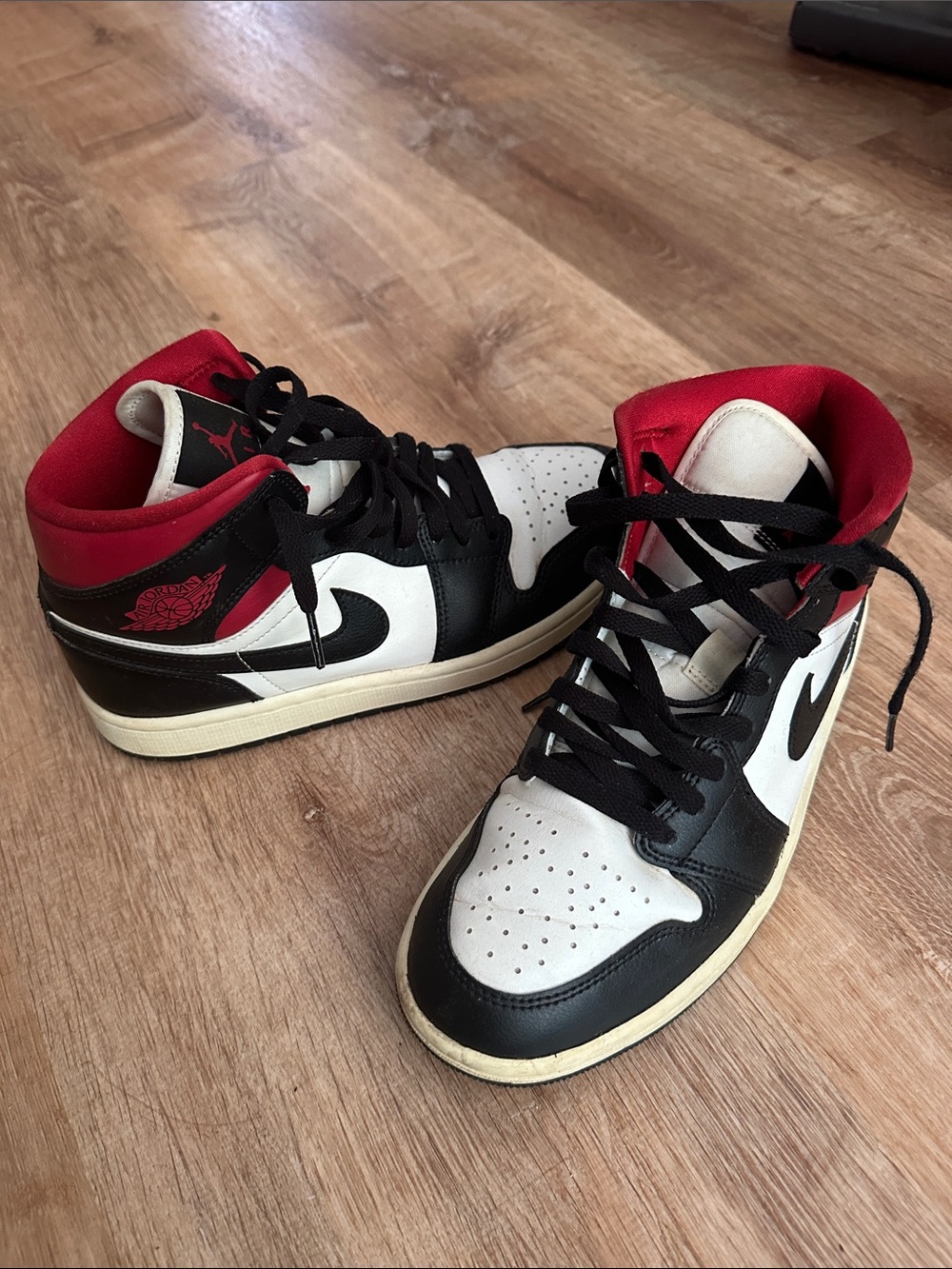 Nike Women’s Air Jordan 1 Mid Size 8.5